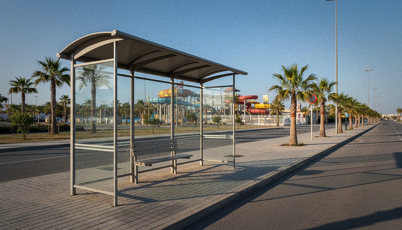 Parada de autobús cerca de Aquopolis La Pineda en La Pineda, Salou